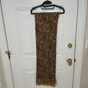 Giraffe scarf/shawl - super soft